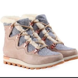 SOREL sneakchic alpine holiday women’s boots - 7.5